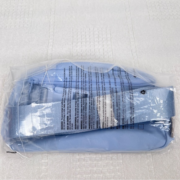 NWT Lululemon Everywhere Belt Bag (1L) - Windmill - Picture 3 of 6